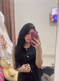 Olive - escort in Bali Photo 5 of 8