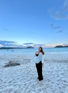 Olive - escort in Bali Photo 7 of 8