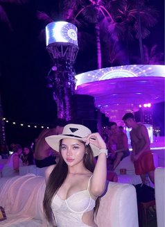 Olive - escort in Bali Photo 3 of 4