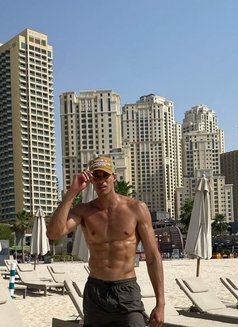 Oliveiraxxlaldo - Intérprete masculino de adultos in Dubai Photo 3 of 5