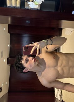 Oliver - Male escort in Dubai Photo 3 of 12
