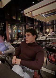 Oliver - Male escort in Dubai Photo 4 of 12