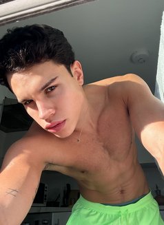 Oliver - Male escort in Dubai Photo 6 of 12
