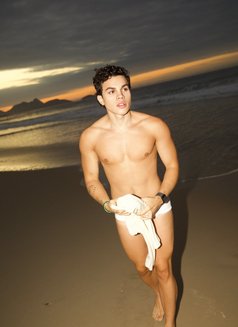 Oliver - Male escort in Dubai Photo 7 of 12