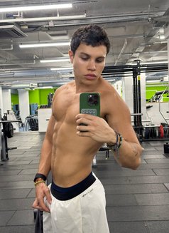 Oliver - Male escort in Dubai Photo 9 of 12