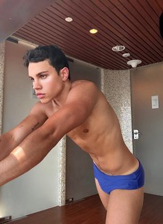 Oliver - Male escort in Dubai Photo 10 of 12