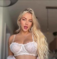 Molly - puta in Bali