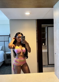 Olivia - escort in Accra Photo 3 of 4