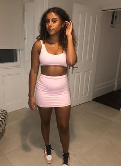 Olivia - escort in Accra Photo 1 of 3