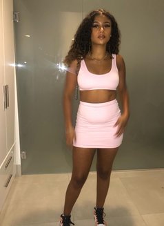 Olivia - escort in Accra Photo 2 of 3