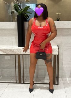 Cassy - escort in Abu Dhabi Photo 5 of 7