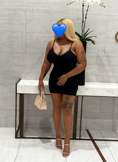 Cassy - escort in Abu Dhabi Photo 6 of 7