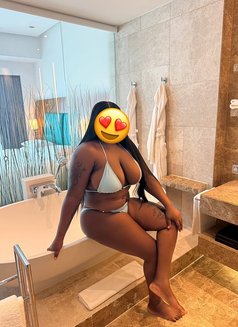 Cassy - escort in Abu Dhabi Photo 7 of 7