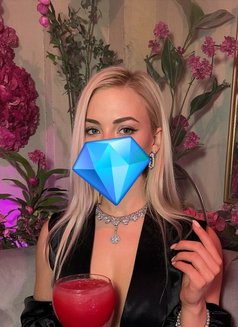 Olivia - escort in İstanbul Photo 2 of 3