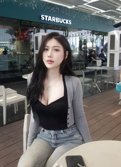 Olivia - escort in Bali Photo 4 of 6