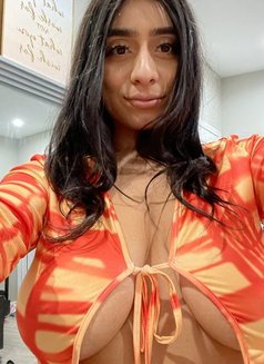 Olivia - escort in Cairo Photo 1 of 2