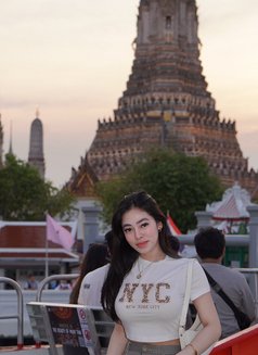 Olivia - escort in Singapore Photo 1 of 5