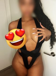 Olivia Luxx - puta in London Photo 13 of 17