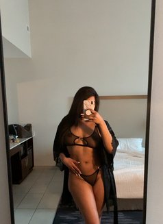 Olivia Luxx - puta in London Photo 14 of 17