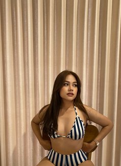 Olivia M - escort in Bali Photo 3 of 12