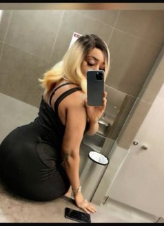 Olivia - escort in Lomé Photo 1 of 3