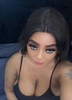 Olivia - escort in Lomé Photo 2 of 3