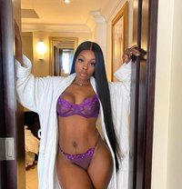 Olivia - escort in Muscat