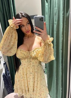 Alina - escort in Dubai Photo 5 of 9