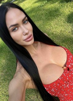 Alina - escort in Dubai Photo 7 of 9