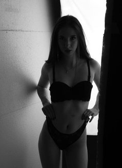 Olivia - puta in Dubai Photo 5 of 13