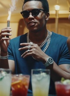 Olivier - Acompañantes masculino in Kampala Photo 1 of 3