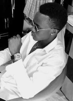 Olivier - Acompañantes masculino in Kampala Photo 3 of 3