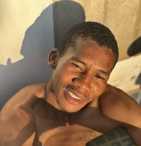 Ollins Ville - Acompañantes masculino in Nairobi