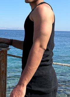 Omar C - Acompañantes masculino in Cairo Photo 2 of 3