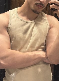 Omar - Male escort in Cairo Photo 1 of 3