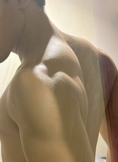 Omar - Male escort in Cairo Photo 2 of 3