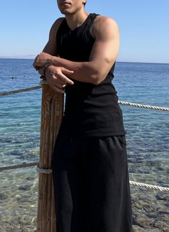 Omar - Male escort in Cairo Photo 6 of 7