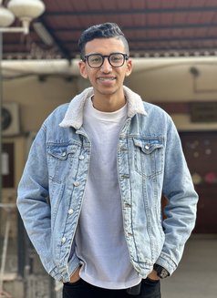 Omar - Male escort in Doha Photo 3 of 5