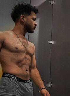 Omar - Acompañantes masculino in Riyadh Photo 1 of 2