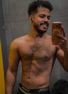 Omar - Acompañantes masculino in Riyadh Photo 2 of 2