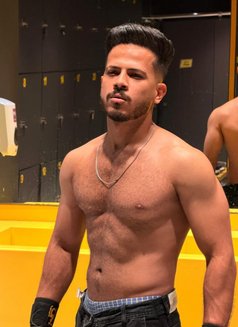 Omar - Male escort in Riyadh Photo 3 of 4