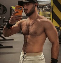 Omar - Male escort in Riyadh Photo 1 of 4