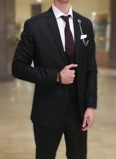 Omar Eltohamy - Male escort in Cairo Photo 4 of 6