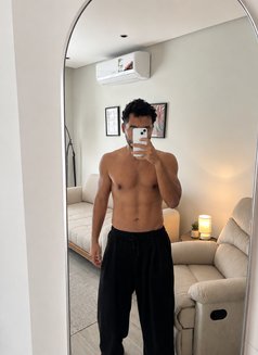 Omar - Acompañantes masculino in Riyadh Photo 1 of 2