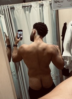 Omar - Acompañantes masculino in Riyadh Photo 2 of 2