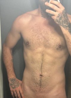 Omar - Male adult performer in Beirut Photo 2 of 10