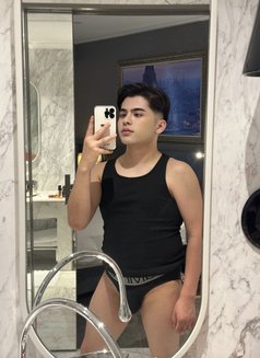 Omar Xl19 - Male escort in Riyadh Photo 23 of 27