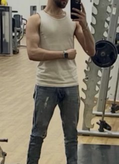 Omar212 - Male escort in Abu Dhabi Photo 4 of 4