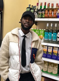 Omaribah - Male escort in Nairobi Photo 4 of 5