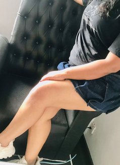 Omaya Fernando - masseuse in Colombo Photo 1 of 3